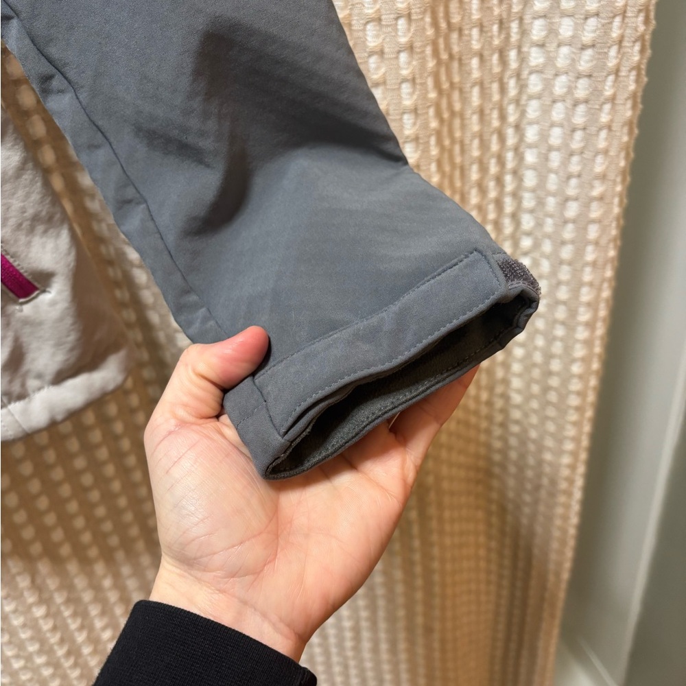 NWOT The North Face Women's Gray Jacket with Pink Details - Picture 5 of 8